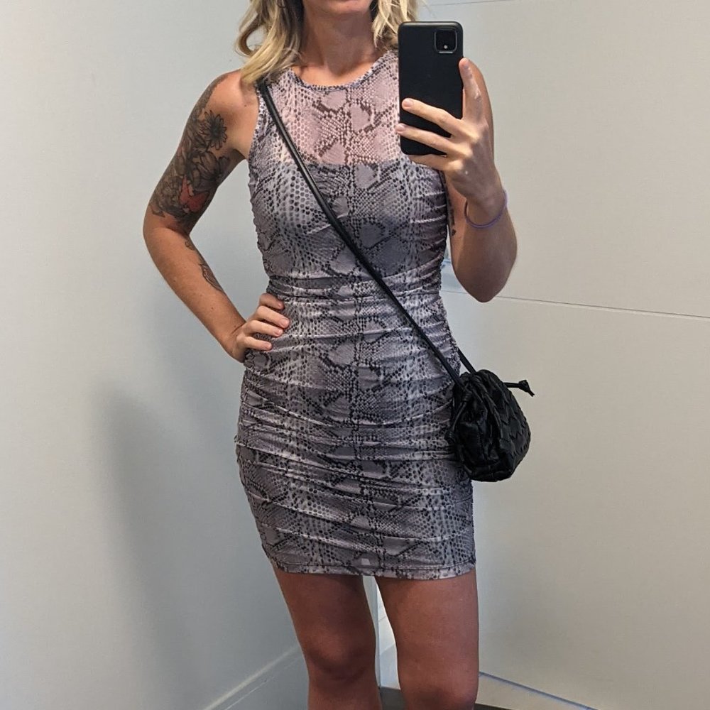 SNAKESKIN PRINT GRAY BLACK BODYCON SHEER MINI DRESS - Forever 21 - WOMEN'S S